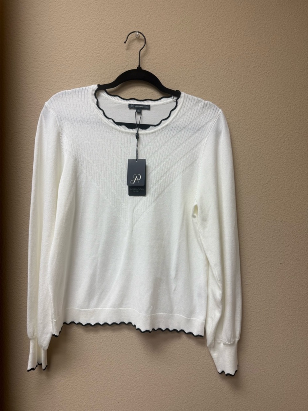Adrianna Papell White Knit Long-Sleeve Top with Black Scallop Trim 🩶